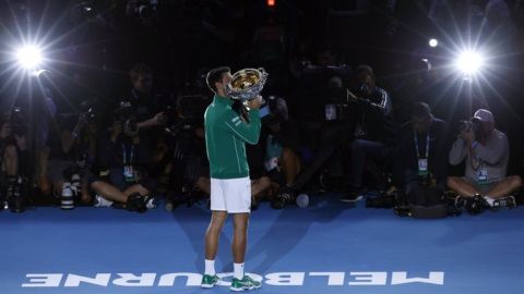 Djokovic supera a Thiem y se corona en Australia por 8va vez