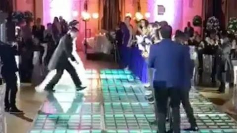 Pareja celebra su boda con himno de la Liga MX