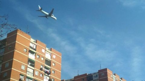 Un avión de Air Canadá sobrevuela Madrid