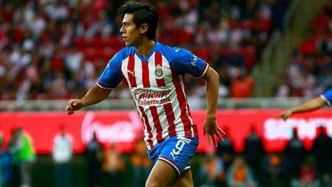 Macías cerca de volver a la titularidad con Chivas