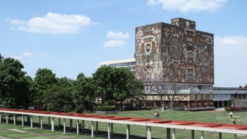 Hombres y mujeres, encapuchados, intentan tomar facultad de Derecho de la UNAM