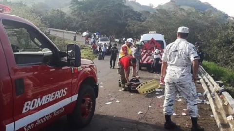 Suman 81 migrantes heridos tras volcadura en Veracruz