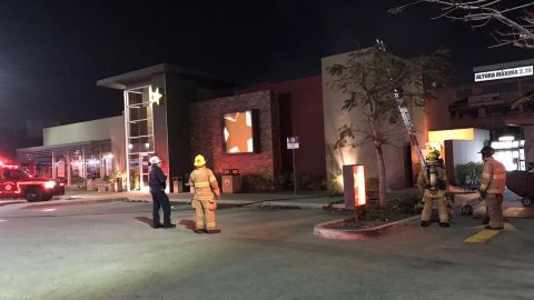 Incendio en el Carl's Jr. de Zona Centro