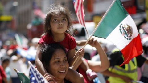 Mexicanos en EU también podrán comprar su ''cachito'' para la rifa del avión