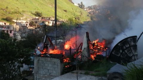 VIDEO: Incendio consume hogar en Tijuana