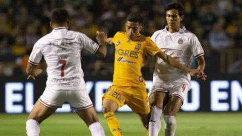 Tigres vapulea a Chivas y le quita lo invicto