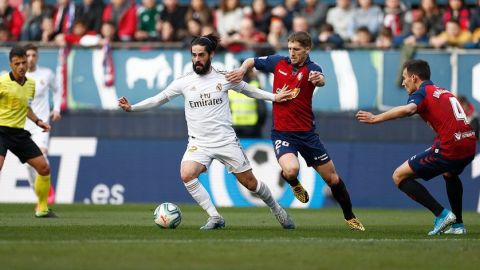 El Real Madrid aguanta el liderato con remontada en El Sadar