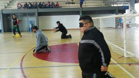 Participan alumnos en la ENFT en el 4to torneo de Golbol, deporte incluyente