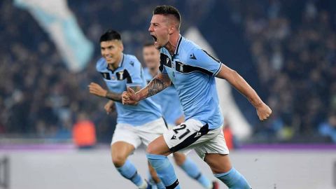 Lazio vence al Inter y pone al rojo vivo la Serie A