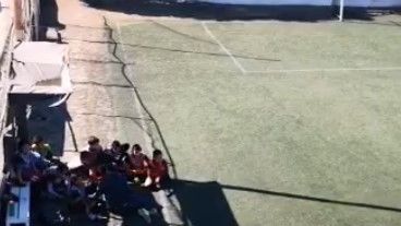 Video: Niños futbolistas se refugian tras escuchar lo que pensaron eran balazos