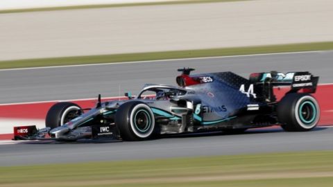 Hamilton domina al iniciar pretemporada, Pérez tercero