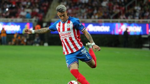 Tras irse de fiesta, Chivas sanciona a Cristian Calderón