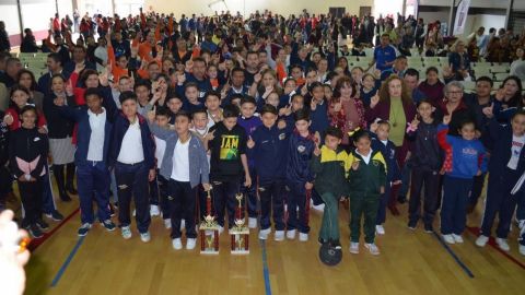 Abandera Imdet a tijuanenses que participarán  en Juegos Deportivos de Educación