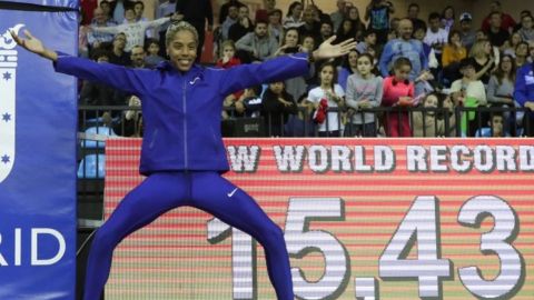 Venezolana Rojas bate plusmarca bajo techo en salto triple