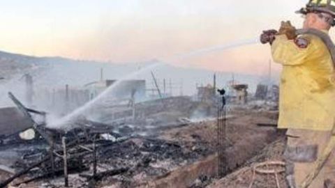 Fuerte incendio arrebata el patrimonio de una familia en Tijuana