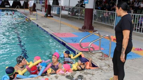 Tiene exhibición Imdet de curso  de natación “Salvando vidas”