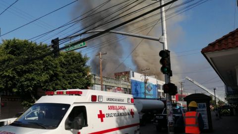 Bombero lesionado en incendio de plaza Constitución