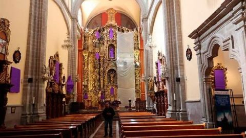 Templo católico cubre a santas y vírgenes en apoyo a mujeres en México