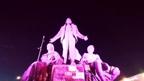 Dejan con pintas monumento a Lázaro Cárdenas