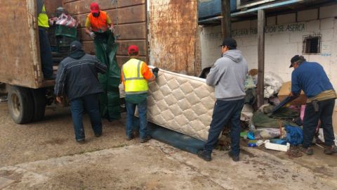 Ayuntamiento apoya familias de Cumbres del Rubí por riesgo de sus viviendas