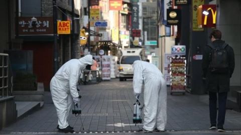 Corea del Sur vuelve a reportar caída en número de contagios diarios