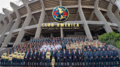 América incluye al hijo de Nico Castillo en su foto oficial