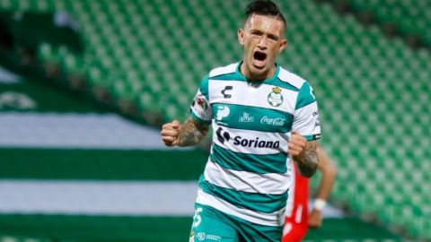 Santos vence 2-1 a Necaxa y sigue invicto en casa