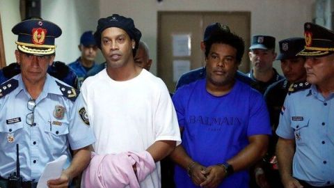 Ronaldinho investigado por lavado de dinero