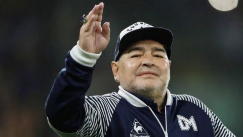 Paremos todo, pide Maradona ante el coronavirus