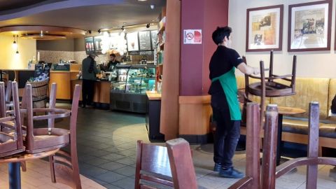 Cierre parcial en Starbucks, solo ventas para llevar