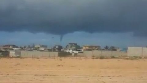 VIDEO: Captan una tromba marina en Playas de Tijuana