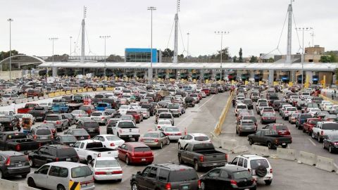 México y EE.UU. acuerdan restringir ''viajes no esenciales'' en la frontera