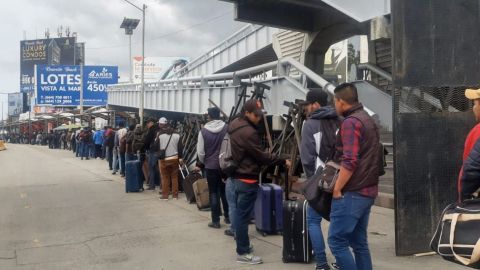 VIDEO: Cientos de jornaleros cruzan a Estados Unidos pese al COVID-19