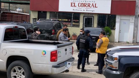 Video: Notifican a residente de Playas de Tijuana que dio positivo a Covid-19