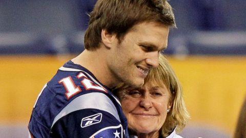 "Piensan que te retiraste", escribió a Tom Brady su mamá