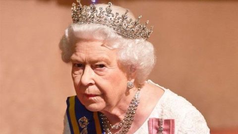 Asistente de la reina Isabel II da positivo por coronavirus