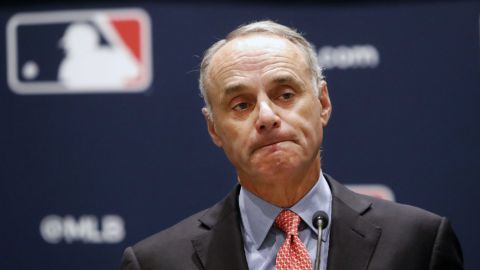 Rob Manfred admite que concluyó investigación a Red Sox