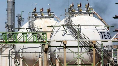 Cae a 13.01 dólares petróleo mexicano, su nivel más bajo en 18 años