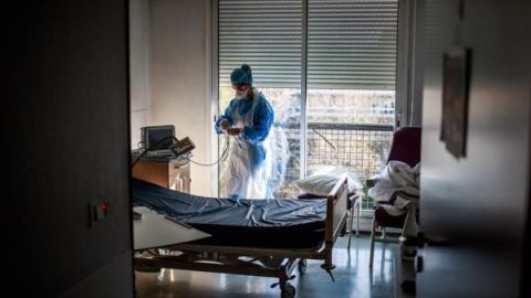 China anuncia que los pacientes en estado grave por el virus bajan de 1.000