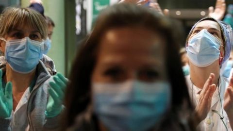 Barcelona entrega 30 mil mascarillas a sistema de salud