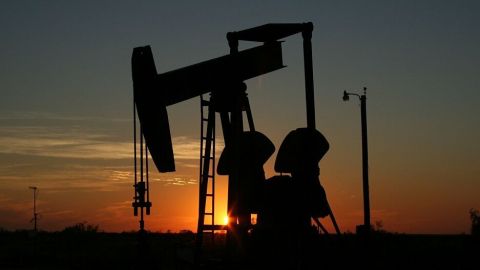 Petróleo mexicano se desploma a 10.37 dólares