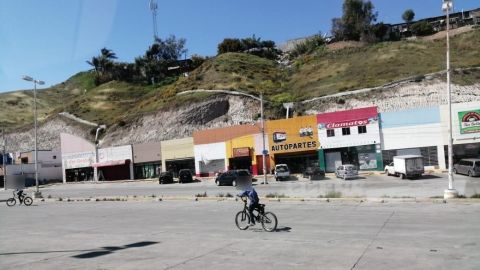 Niños pasean en bicicleta en plena cuarentena 🤦‍♂