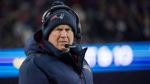 Bill Belichick envía mensaje por COVID-19