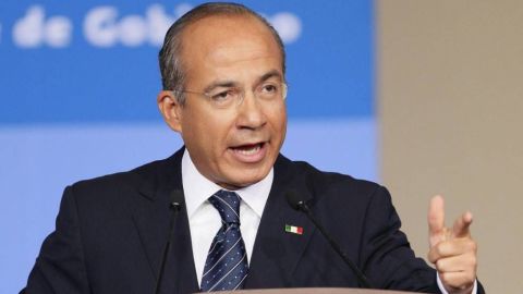 AMLO va a tener que endeudarse por recesión: Calderón