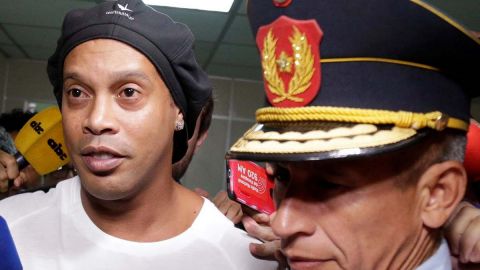 Ronaldinho cumplirá el lunes un mes en prisión