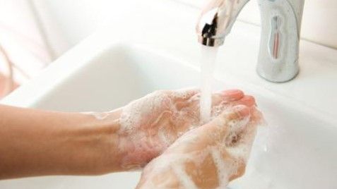 ''Es necesario lavarse durante 20 segundos'' El jabón mata al coronavirus