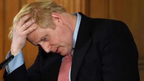 Boris Johnson es trasladado a cuidados intensvios al empeorar su salud
