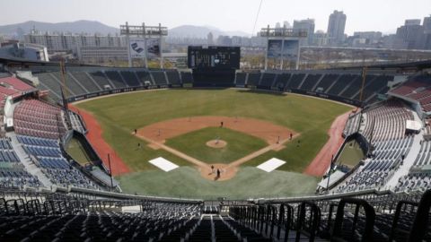 Surcorea espera iniciar temporada de béisbol en mayo