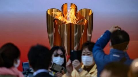 Dejan de exhibir llama olímpica tras estado de emergencia en Japón