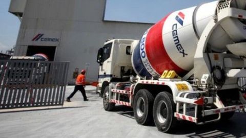 Cemex pide a empleados diferir o ceder sueldos por la contingencia de Covid-19